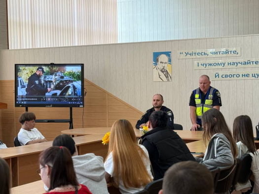 21 травня для студентів Київського професійного коледжу «ЛІВОБЕРЕЖНИЙ» було проведено важливий захід — профілактично-роз’яснювальну зустріч із представниками ювенальної поліції Дніпровського району міста Києва